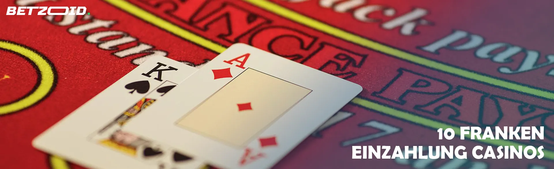 Auf dem Casinotisch liegen zwei Karten.