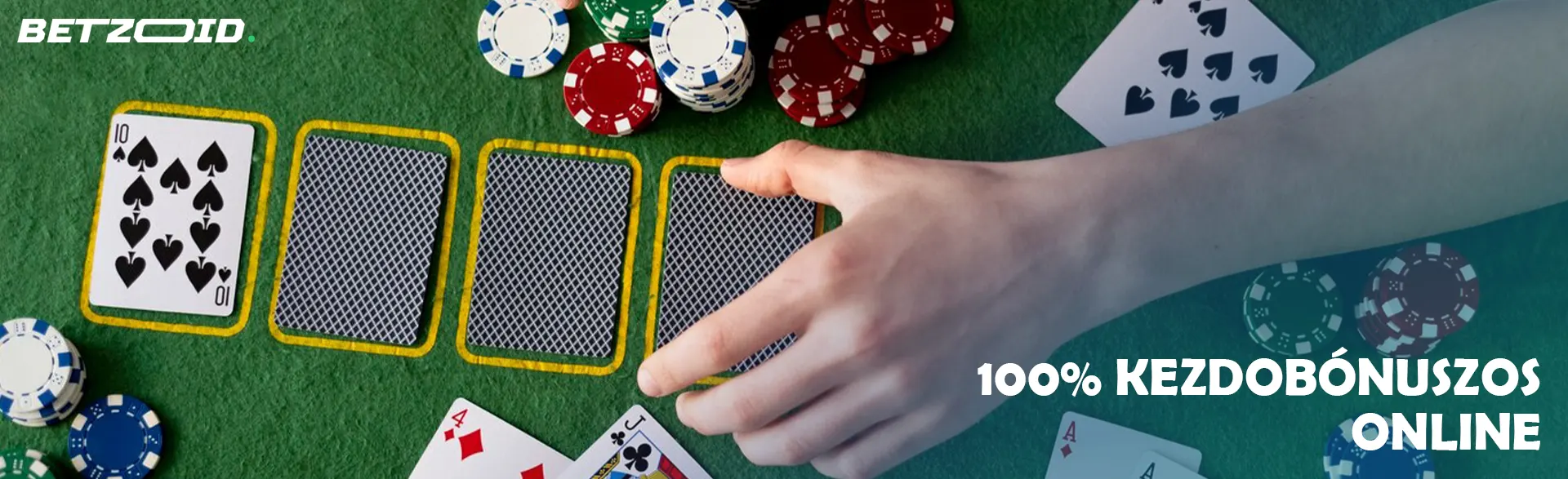 A játékos kártyákat helyez a kaszinóasztalra.