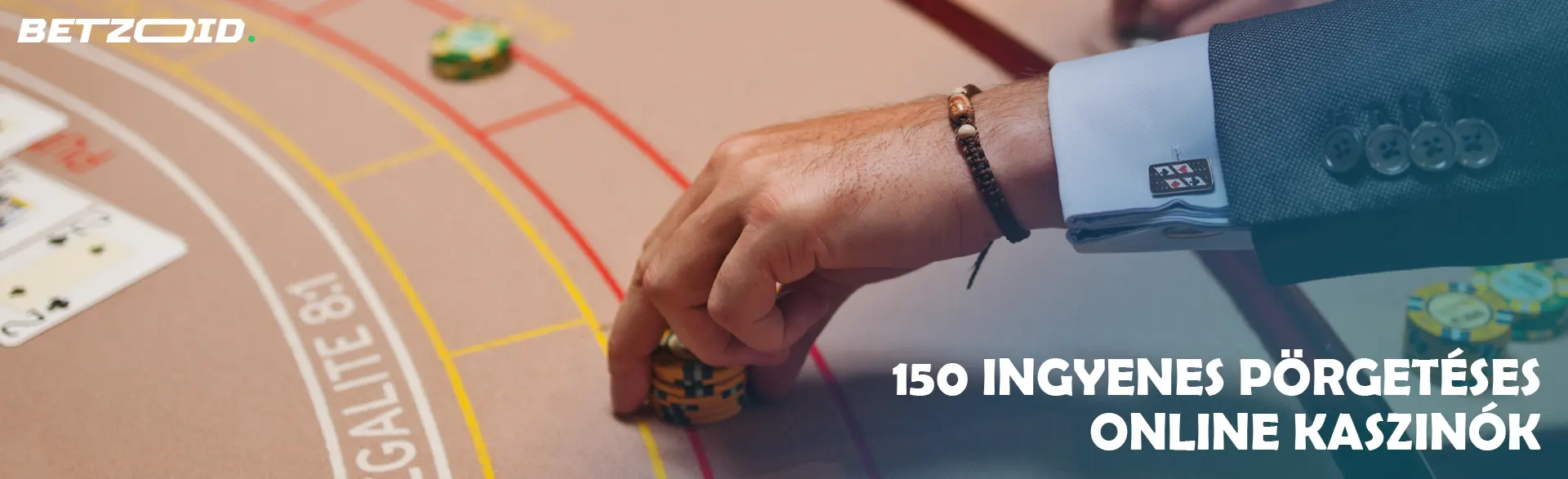 Egy játékos zsetonokat helyez a kaszinóasztalra.