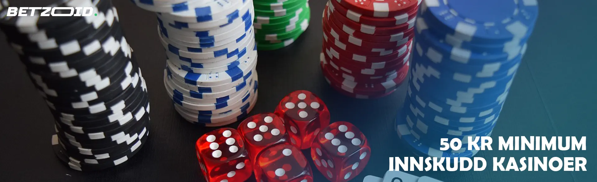 Stabler med sjetonger ved siden av terningene.