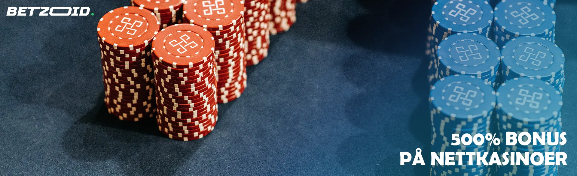 Stabler med sjetonger på et kasinobord.