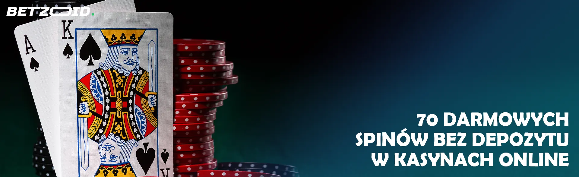 Karty i żetony kasyna na ciemnym tle.