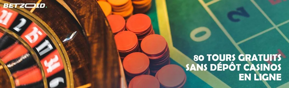 Roue de roulette à côté des jetons de casino.