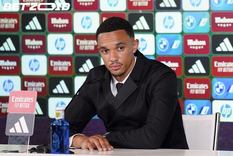 Alexander-Arnold Calls Real Madrid Move 'A Dream Come True' in Spanish Speech.