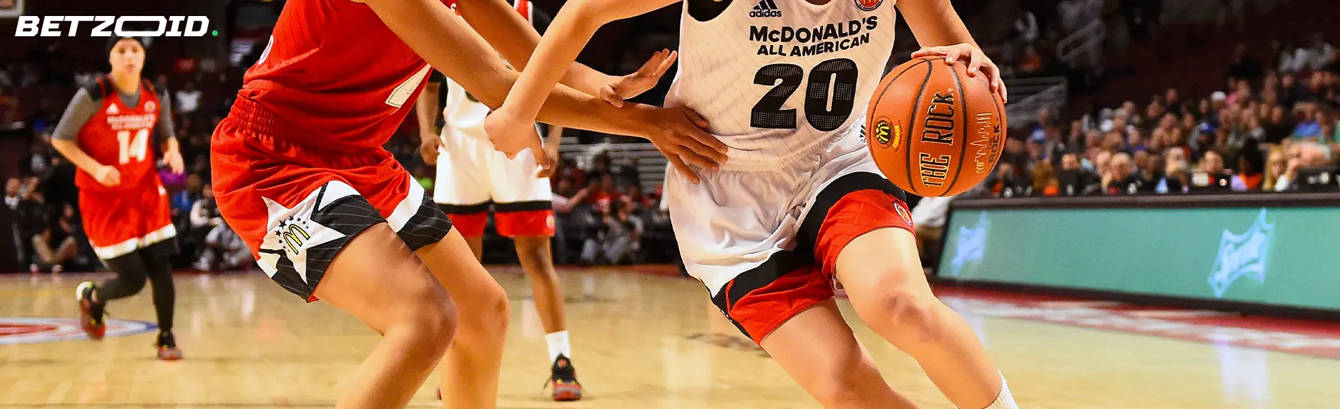 Jugadoras de baloncesto en acción durante un partido para sitios de apuestas con pasaporte.