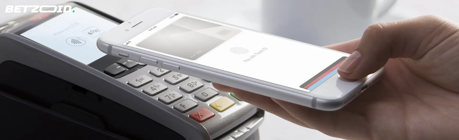 Contactless payment by smartphone via Apple Pay.
