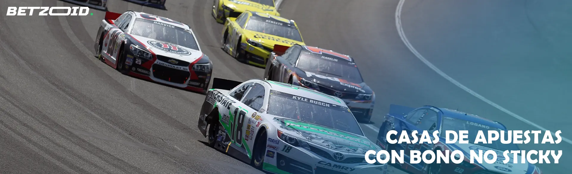 Coches de carreras en la pista.