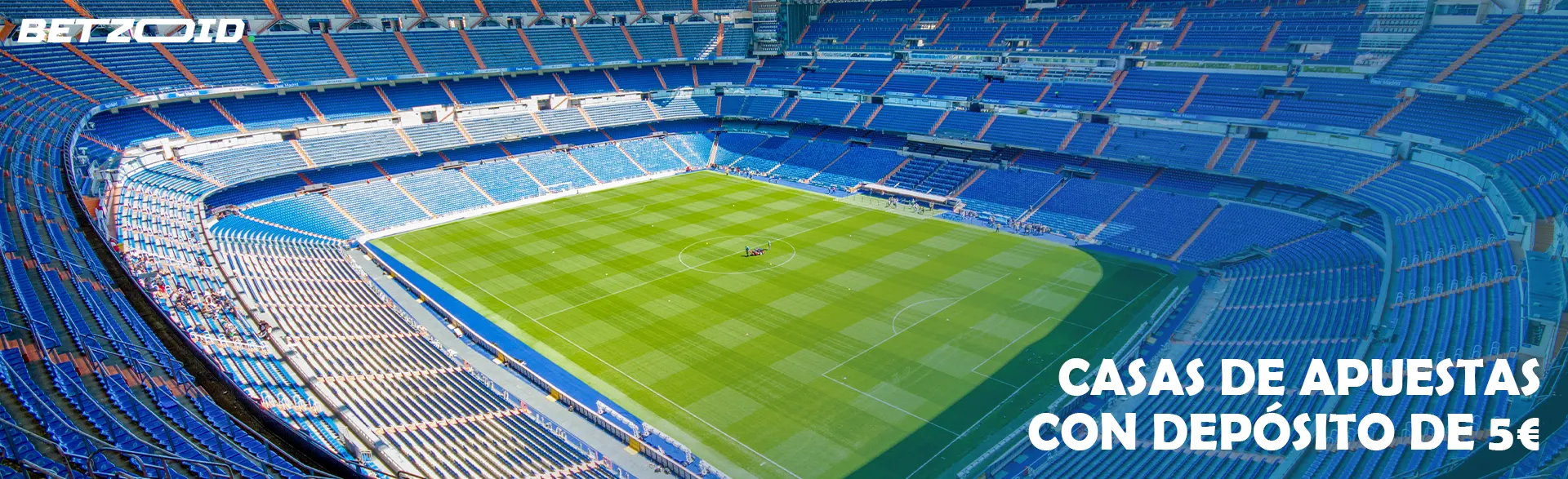 Un gran estadio de fútbol vacío.