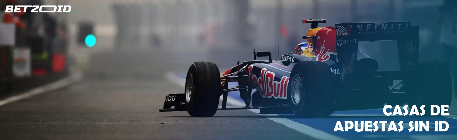 Coche de carreras de Fórmula 1 en la pista.