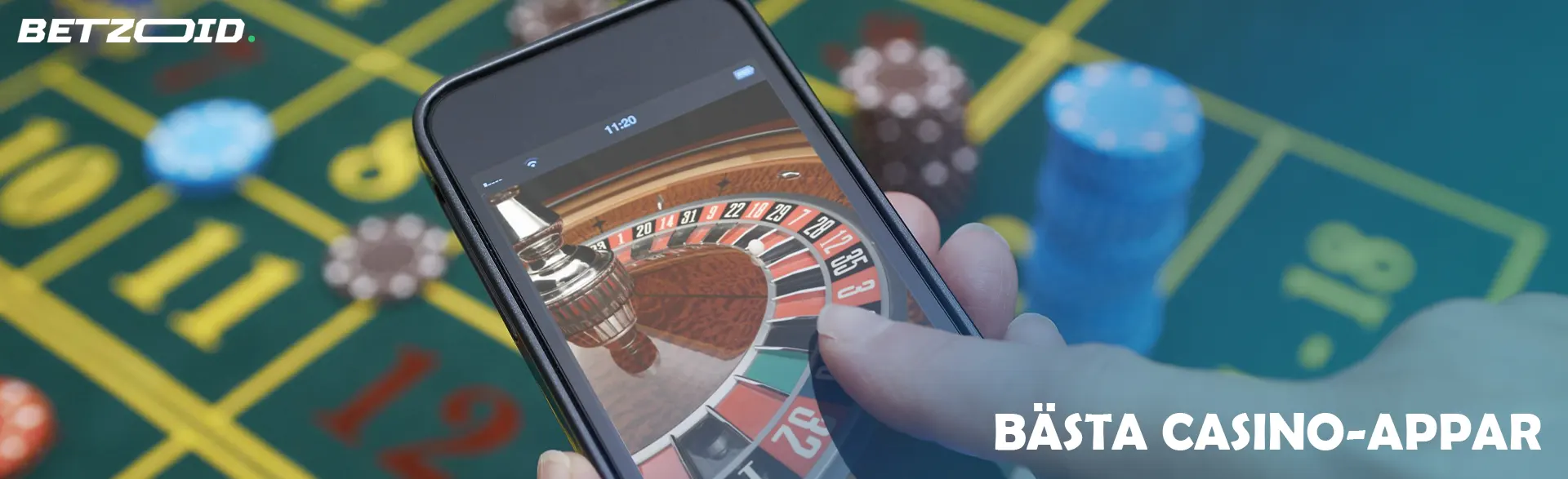 Spelaren håller i en smartphone med online roulette.