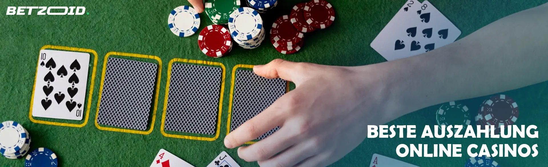 Der Spieler legt die Karten auf dem Casinotisch aus.