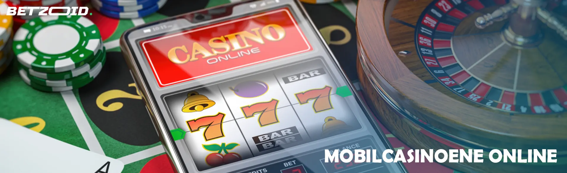 Spilleautomat på smarttelefon ved siden av rulett og sjetonger.