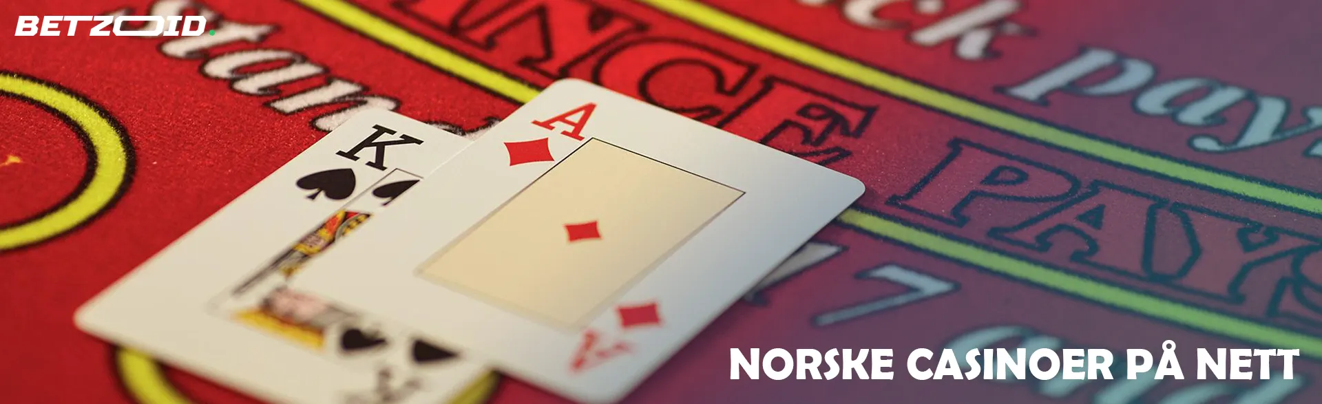 To kort ligger på kasinobordet.