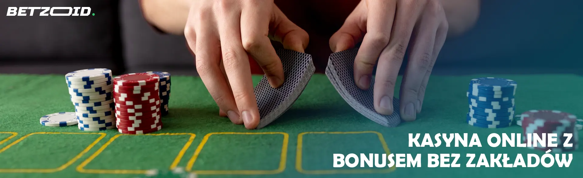 Gracz tasuje karty obok żetonów kasyna.