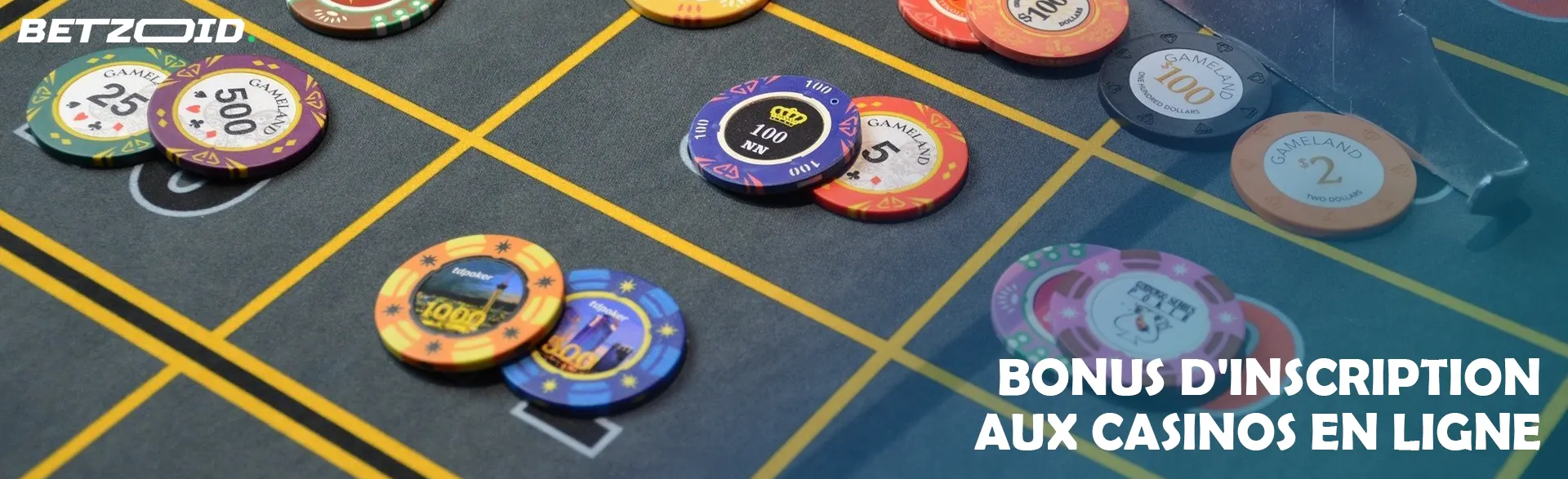 Jetons multicolores sur la table du casino.