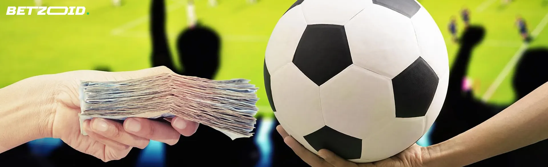 Una mano con dinero y otra con balón de fútbol.