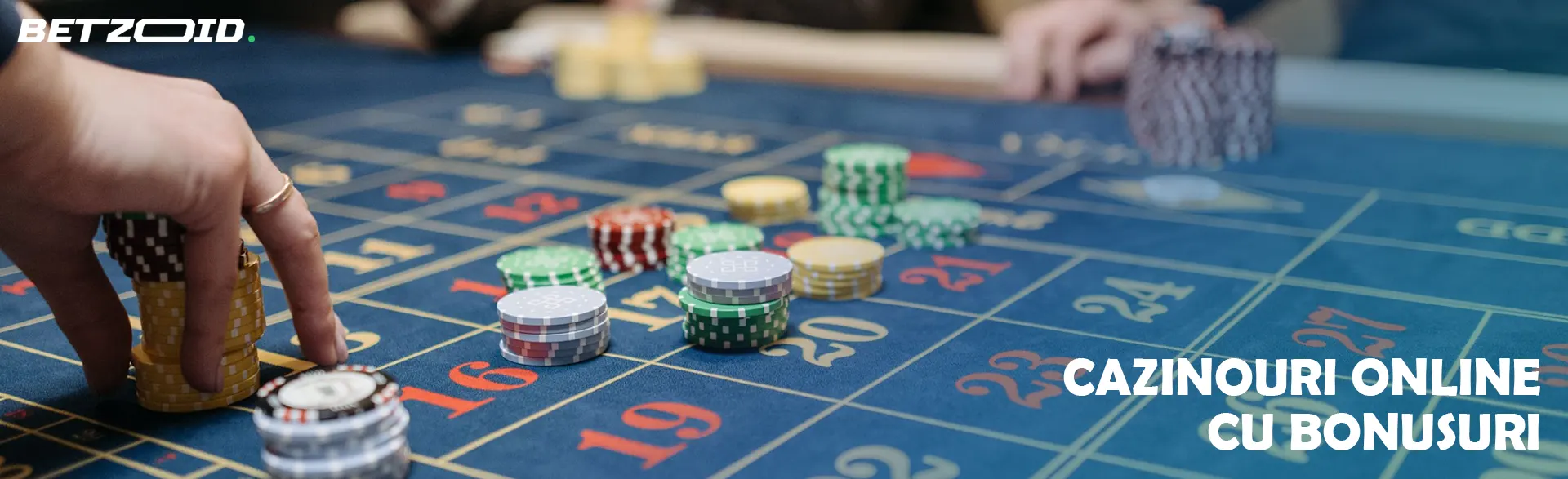 Jucătorul pune jetoane pe masa cazinoului.