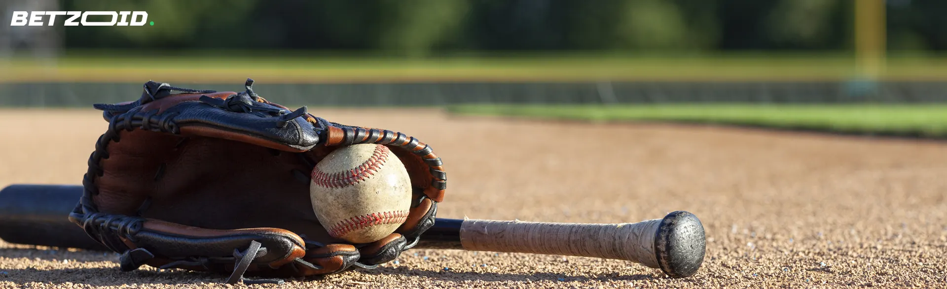 野球のバット、グローブ、ボールがコート上にあります。