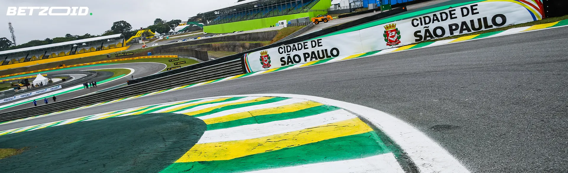 Pista de corrida vazia.