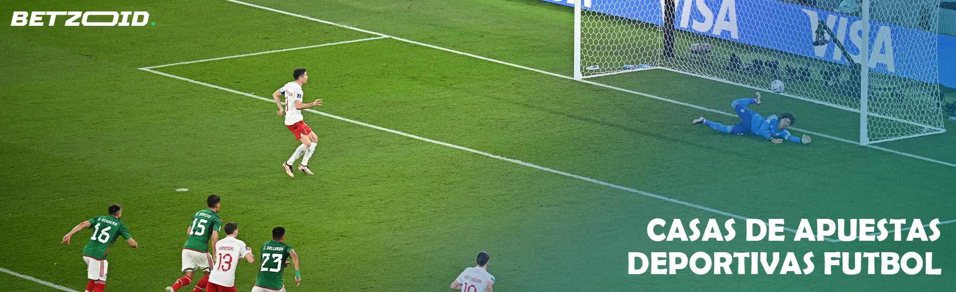 Jugadores de fútbol en el campo durante el partido.