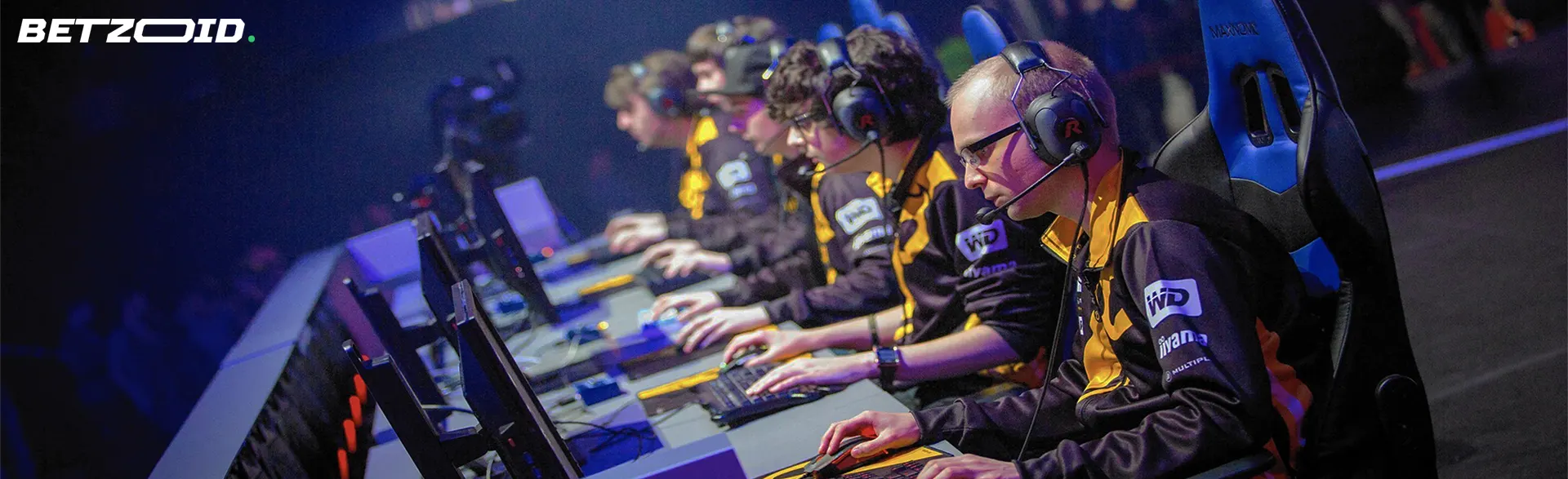 Una squadra di eSport gareggia in un torneo.