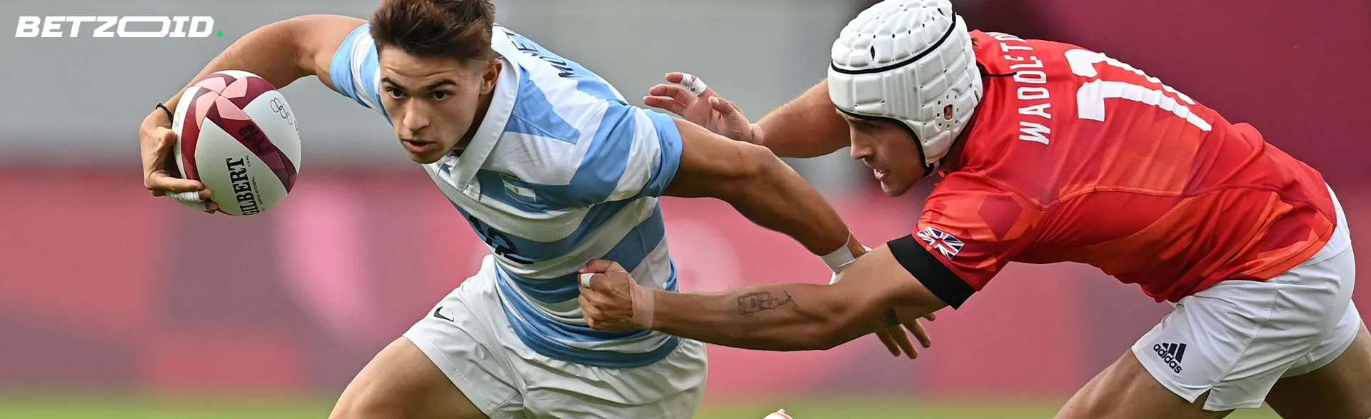 Jugadores de rugby en acción durante un partido.