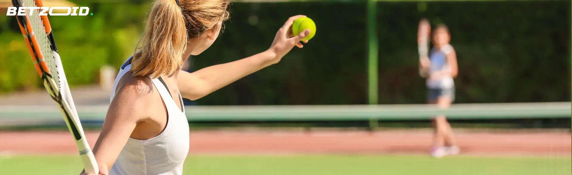 Jugadores de tenis en acción durante un partido.
