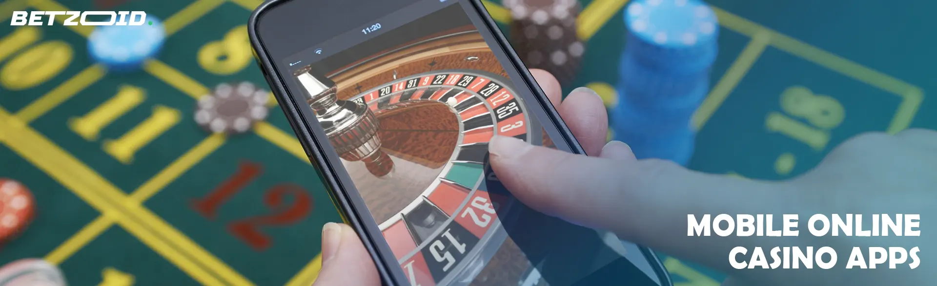 Spieler hält Smartphone auf dem Hintergrund des Casino-Tisches.