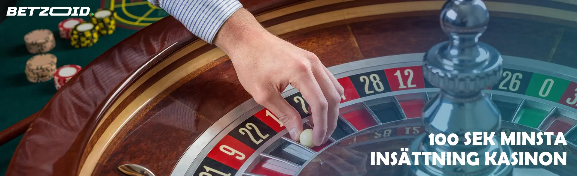 Spelaren placerar kulan på roulettehjulet.