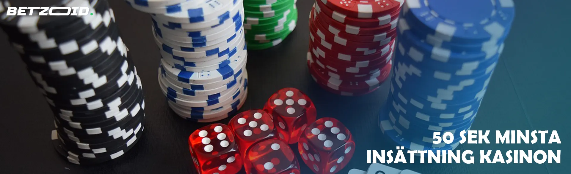 Högar av marker bredvid tärningarna.