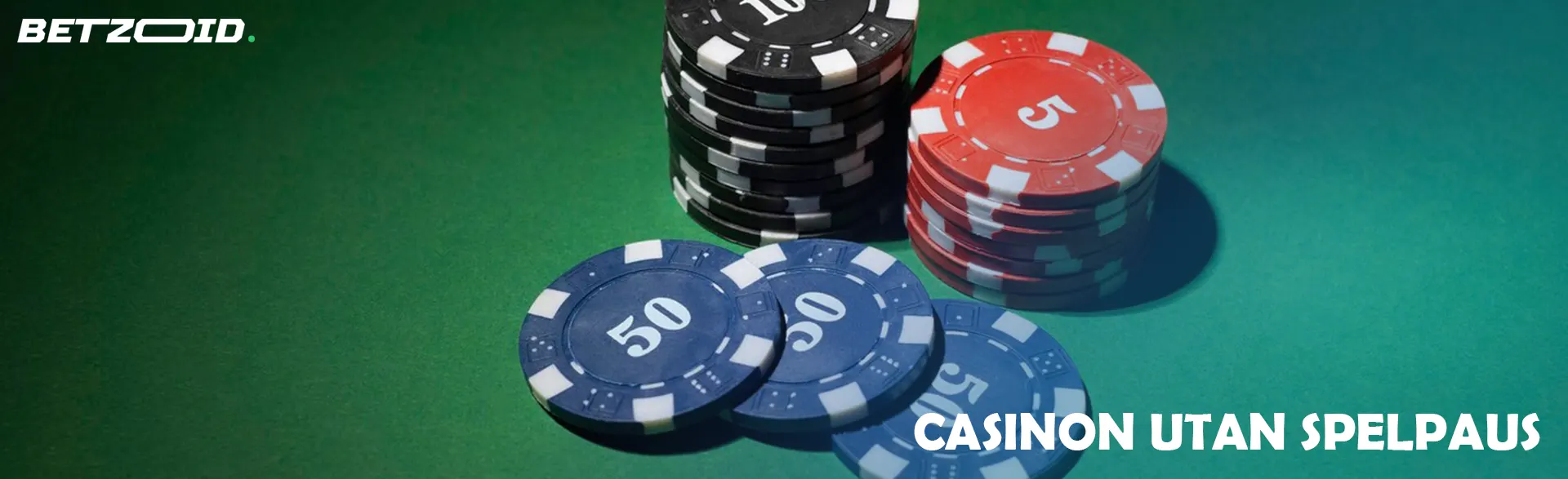 Pokermarker av olika valörer.