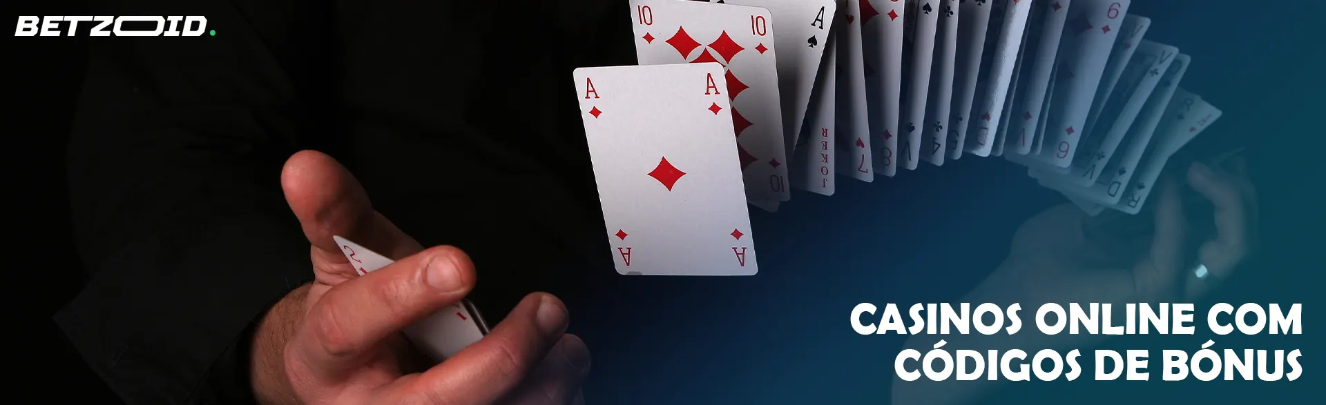 O jogador baralha as cartas no ar.