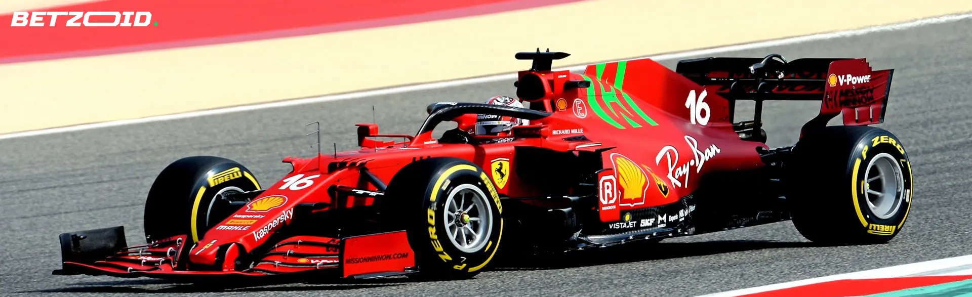 Auto Ferrari di Formula 1 in pista durante una gara.