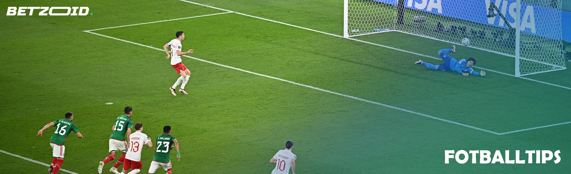 Fotballspillere på banen under en kamp.