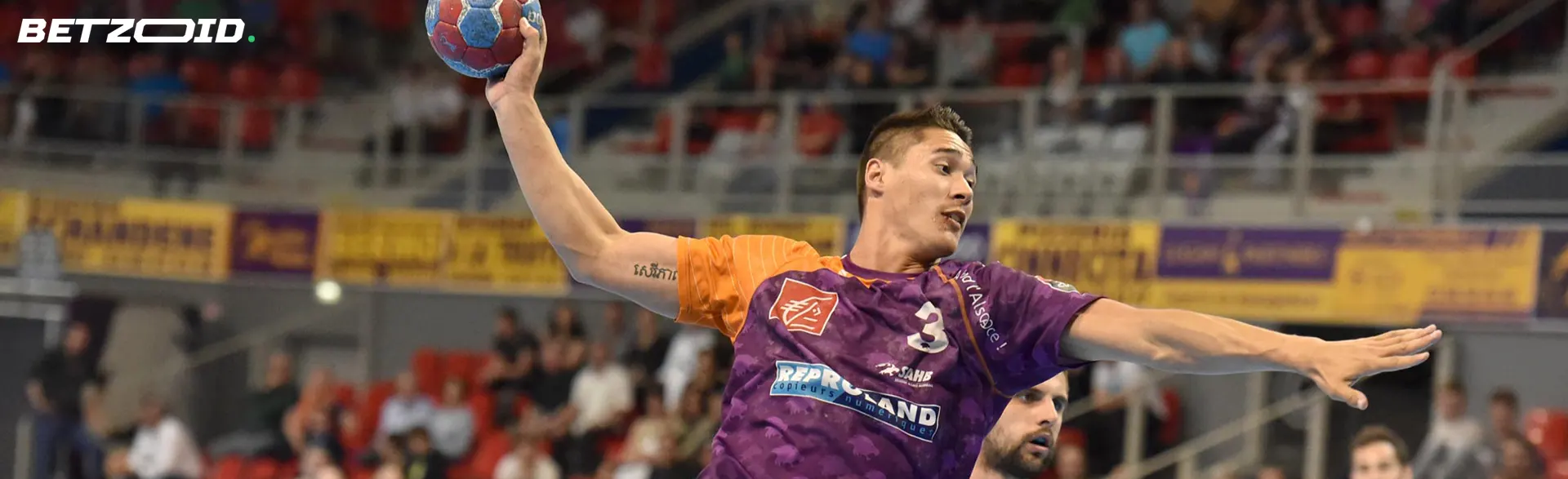 Joueur de handball en action lors d'un match.