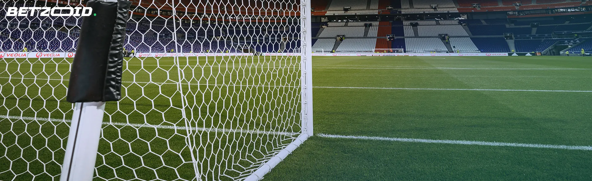 Fußballtore auf einem Fußballfeld.