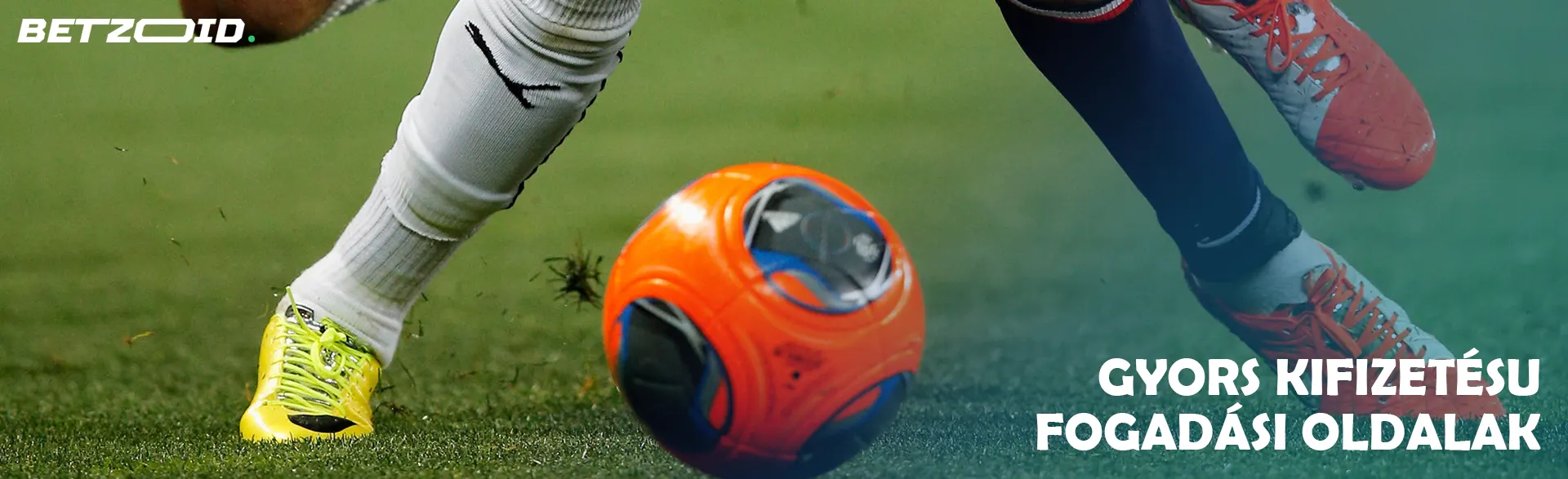 A futballisták a labdáért küzdenek a mérkőzés során.