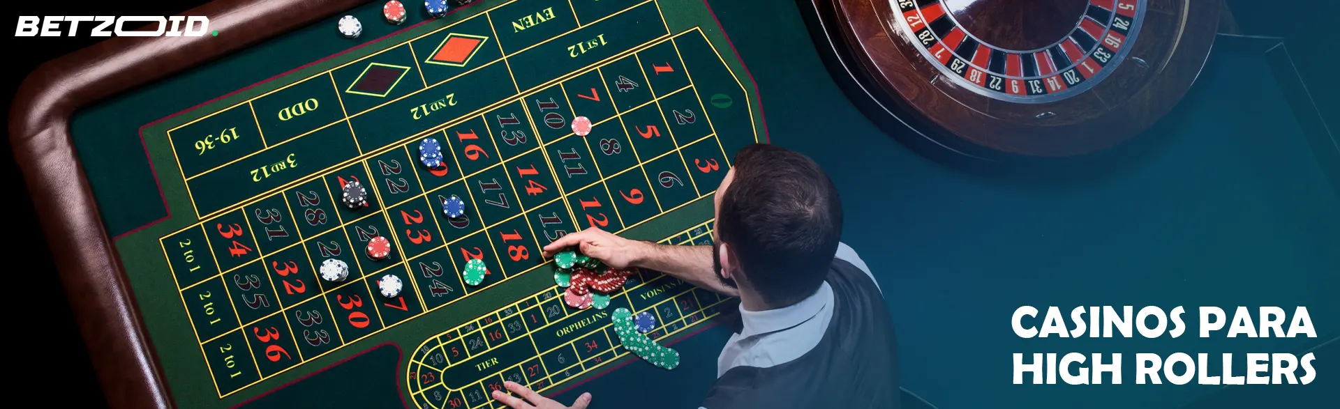 El croupier coloca las fichas en la ruleta.