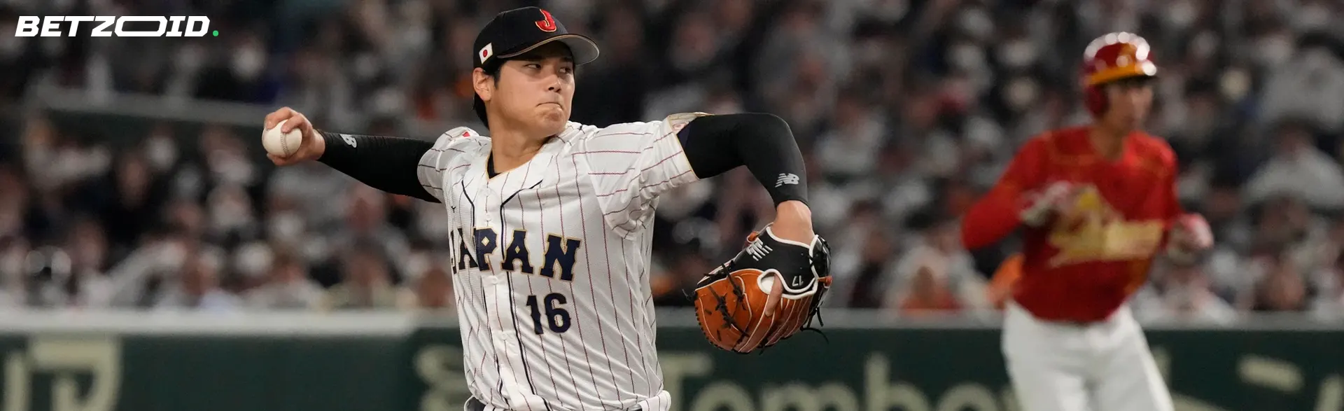 野球選手はスイングしてボールを投げます。