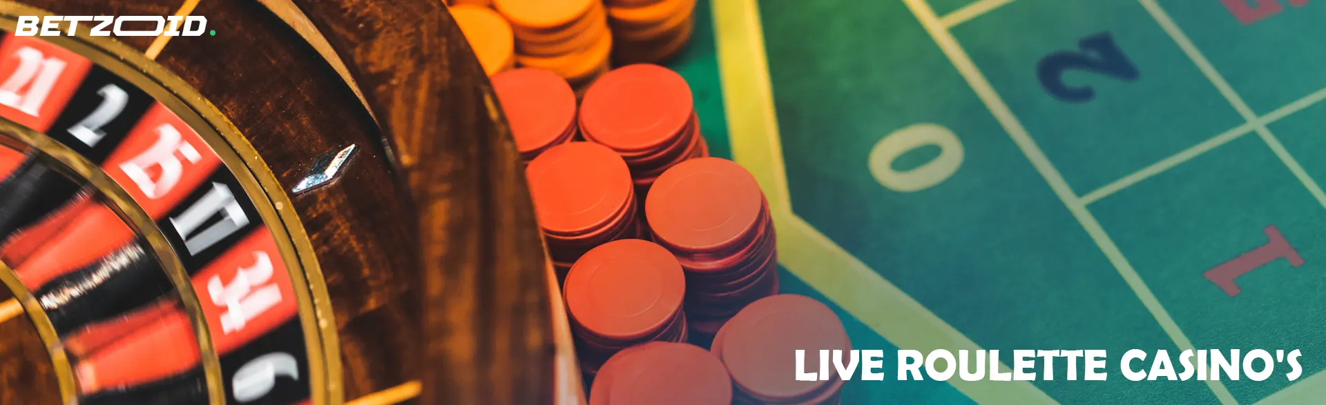 Roulettewiel naast casinofiches.