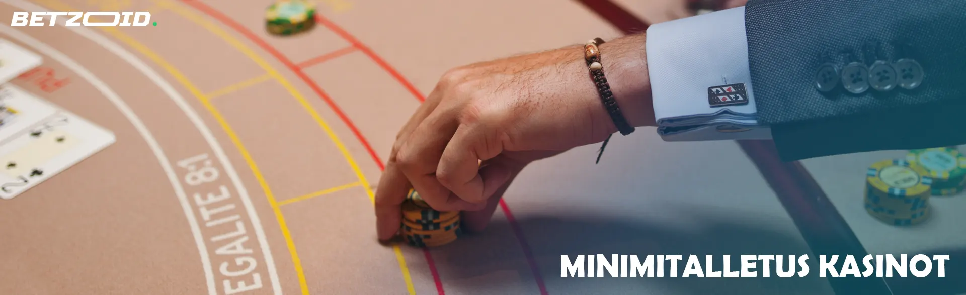 Pelaaja asettaa pelimerkit kasinopöydälle.