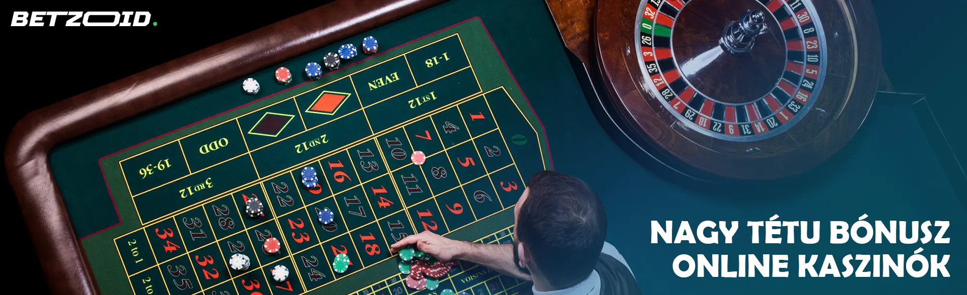 A krupié zsetonokat helyez az asztalra a rulettjátékhoz.