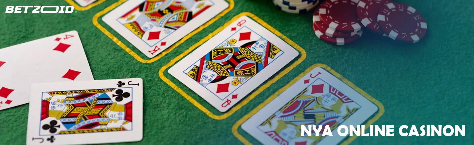 Kort bredvid kasinomarker.