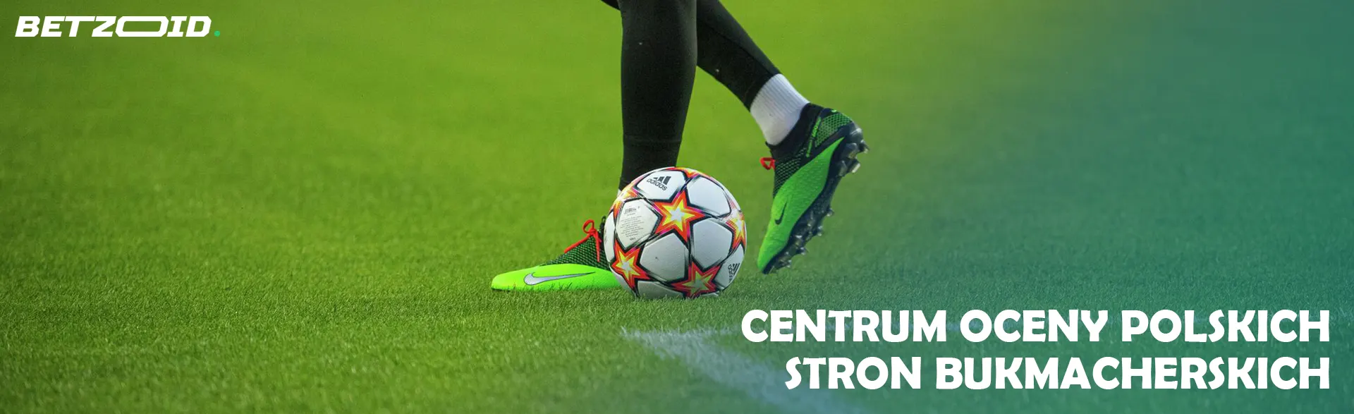 Nogi piłkarza z piłką.