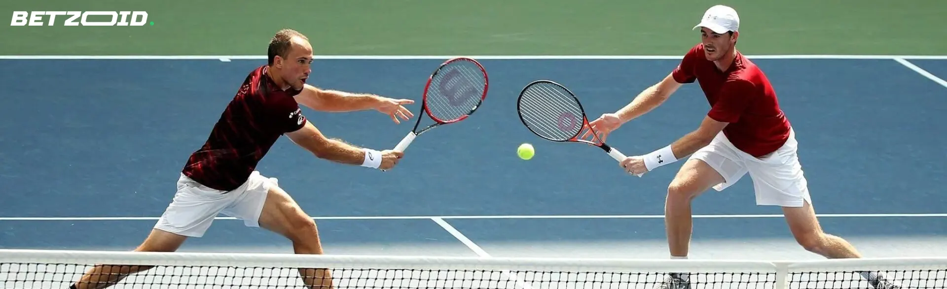 Tennisspieler in einem Doppelspiel.