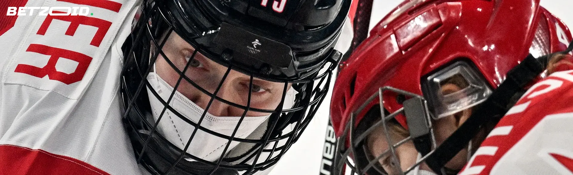 Hockeyspieler mit Helmen.