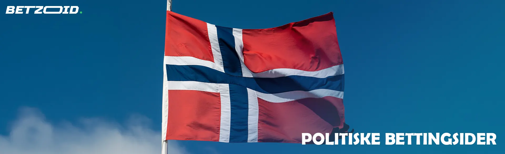 Norges flagg mot himmelen.