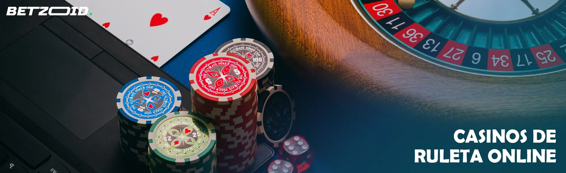 Rueda de ruleta junto a cartas y fichas en el teclado.