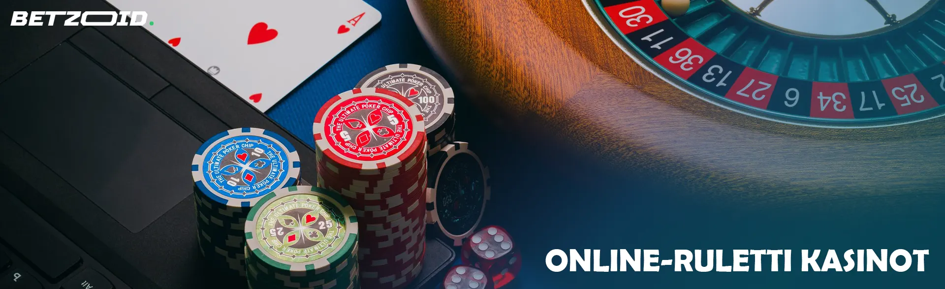 Rulettipyörä ja kortit pelimerkkien vieressä kannettavan tietokoneen näppäimistöllä.