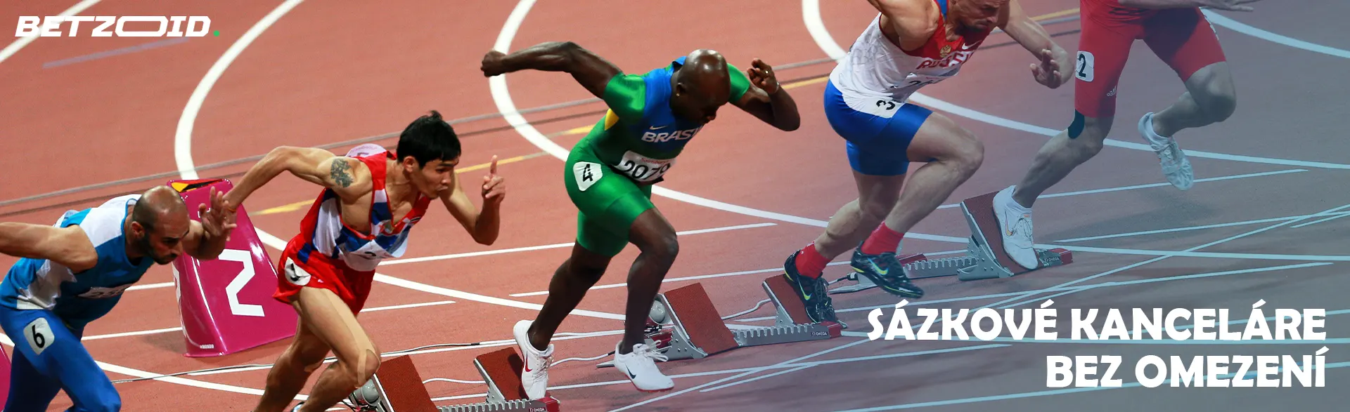 Běžci startují během závodu.